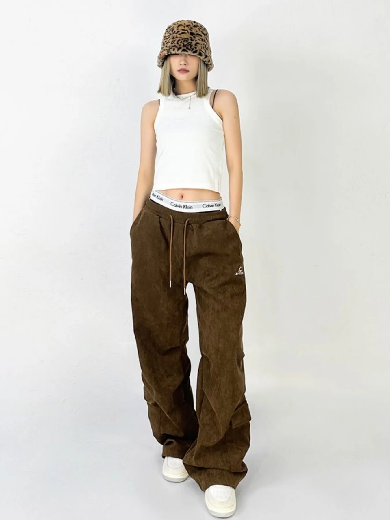 Melard Color Corduroy Pants for Women | Vintage Brown Tones Create a Full Atmosphere, Workwear Style Adds a Trendy and Cool Vibe ~ Elastic High Waist That Flatters All Body Types, Hides and Slims the Figure, Super Skin-Friendly, Perfect for Cold Weather, Keeps Warmth Locked In, Easy to Style for Casual and Workwear, Suitable for Everyday Outings and Commuting, a Must-Have Warm and Fashionable Item for the Autumn and Winter Wardrobe!