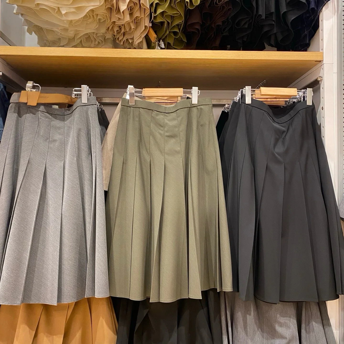 

Женская юбка-миди трапециевидной формы с широкими складками, универсальная утягивающая юбка-костюм длиной f, простая юбка с высокой талией, полиэфирное волокно