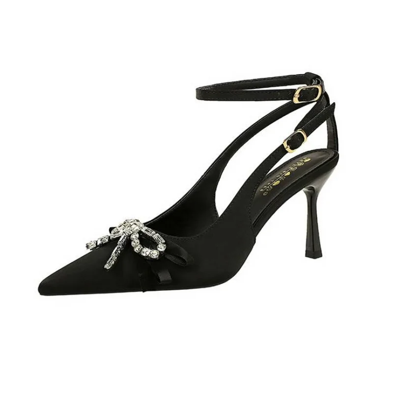 

simple and elegant Comfortable Pointed toe Light Weight Bowknot Big size Thin heel Lady sandals Retro