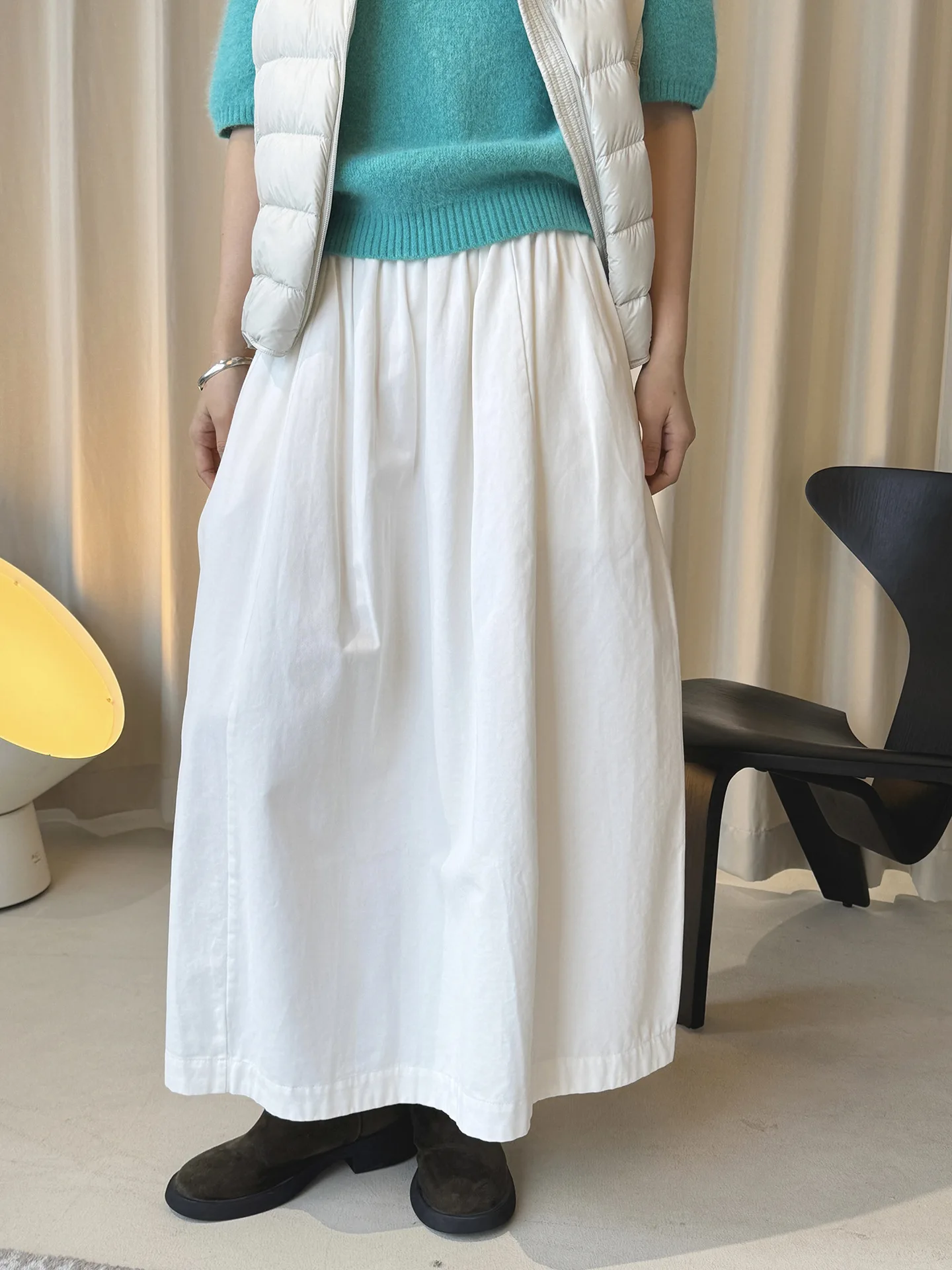 أوائل الربيع بسيطة عالية الخصر زر مرونة نصف تنورة فضفاضة التخسيس تنورة طويلة عادية للنساء