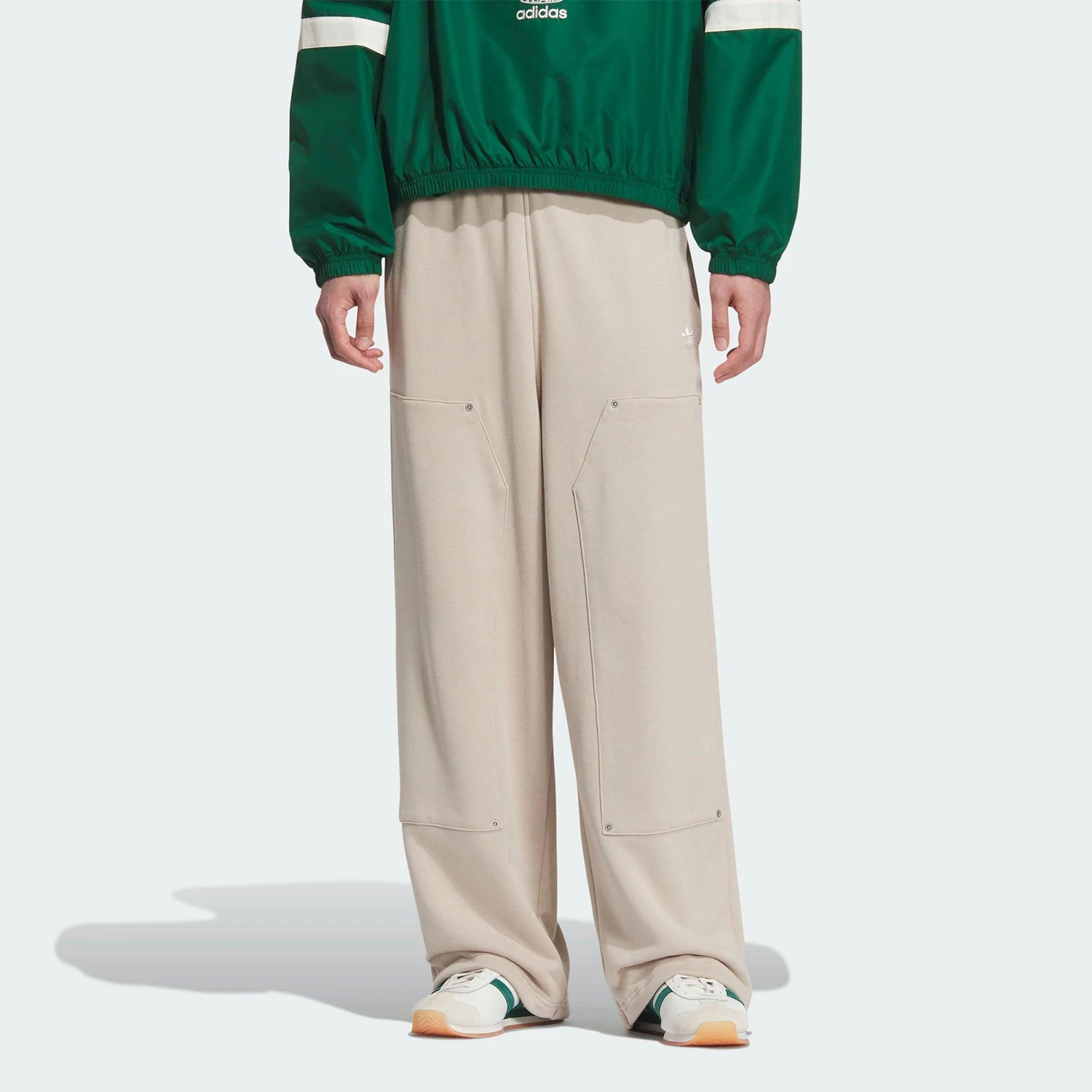 

Мужские брюки Adidas Originals Trefoil свободного кроя с эластичной резинкой на талии и вышивкой KC2622