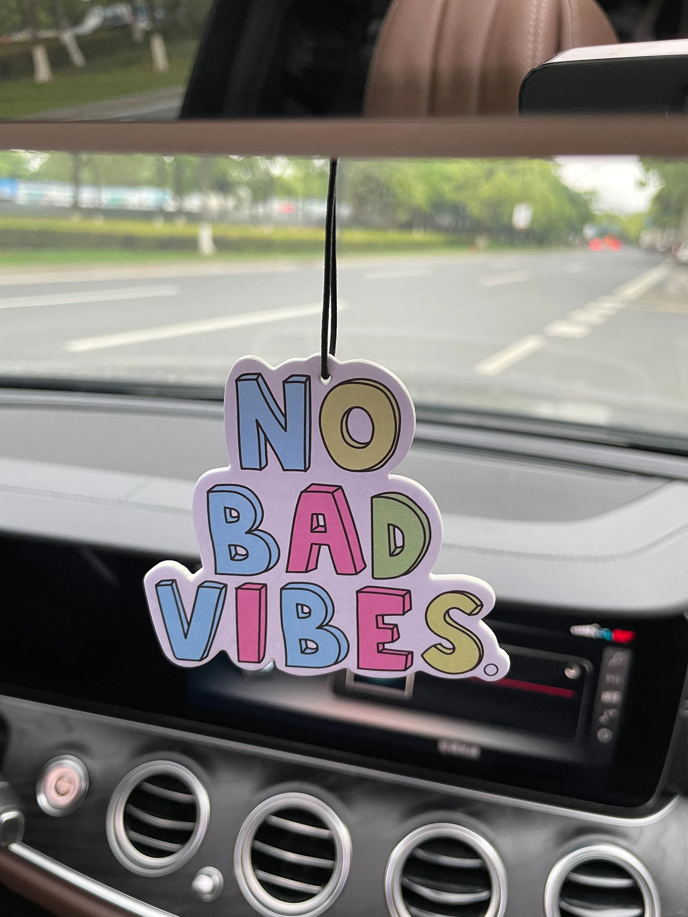 No Bad Vibes, Hilton Fresh Scent Five-Star Unisex Car Perfume and Non-Toxic Air Freshener |   Natural Essential Oils and Aromatherapy Scent Tablets (Noroili/Grapefruit/Cedar) |   Hanging Type and Dual-Purpose as a Vent Clip |   Long-Lasting Fragrance for 60-90 Days |   Deodorize and Purify the Air |   Suitable for Use in Cars, Homes, Wardrobes, and Bathrooms. |   Same Fragrance as the One Sold in the Store
