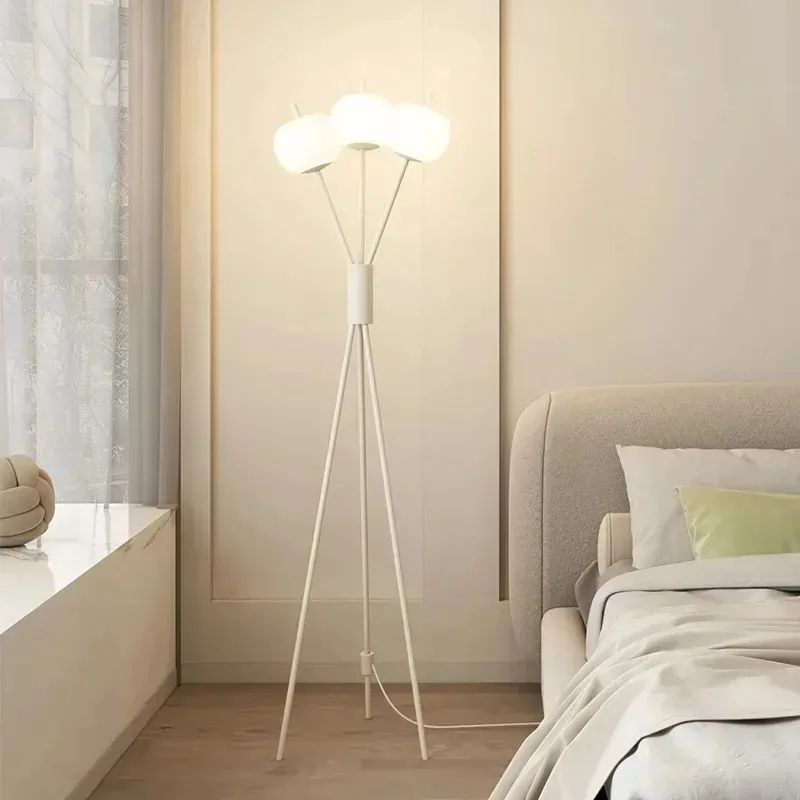 

Modern Creative Iron Three Legged Floor Lamp Hotel Guest Room Bedroom Bedside Lamp Living Room Decorative Lighting Fixtures