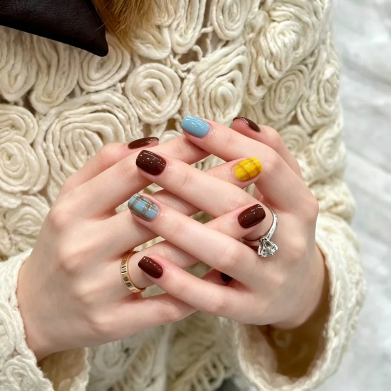 30 piezas uñas postizas cortas en forma de frijol con diseño de caricatura nicho otoño/invierno, regalo perfecto para chicas 2