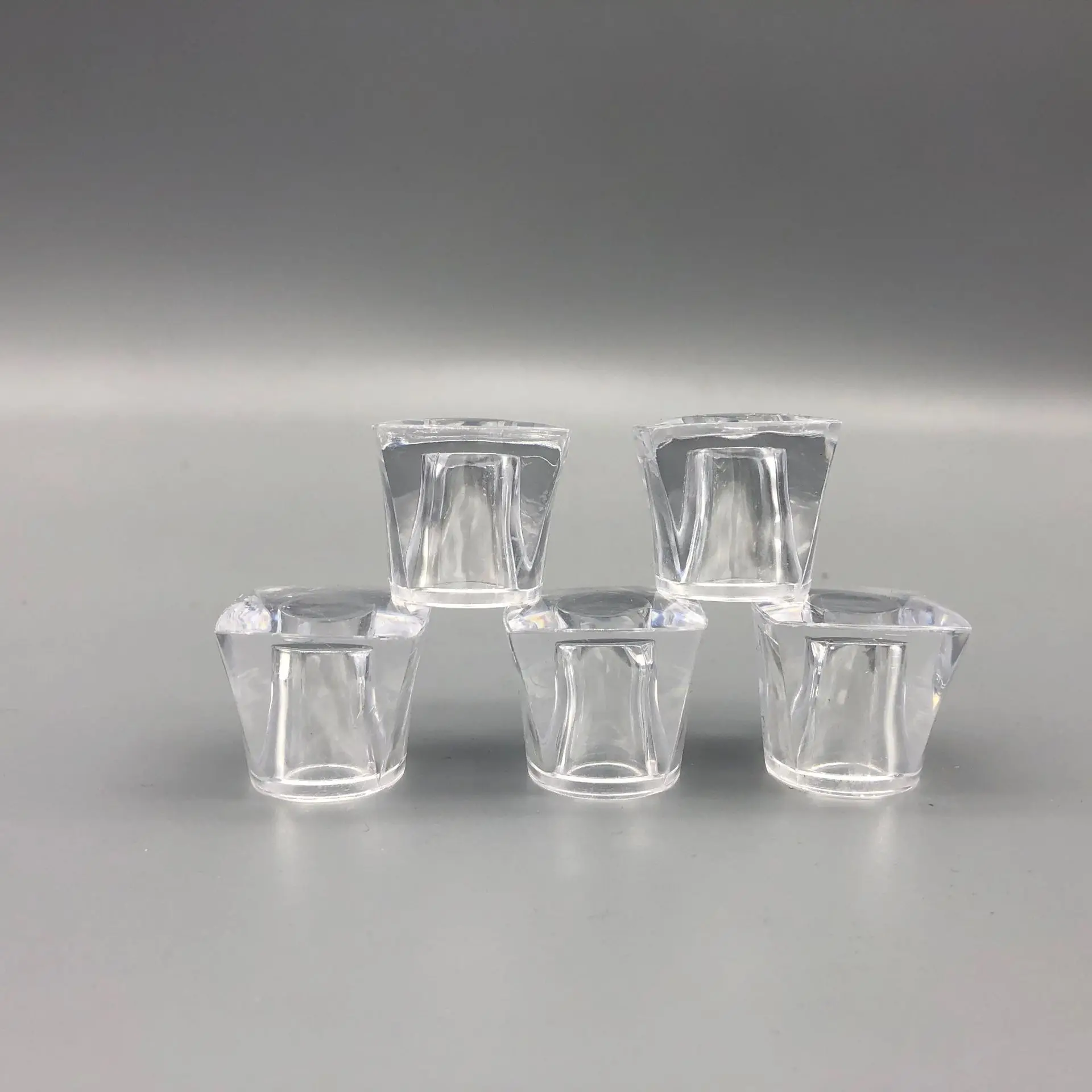 

15mm Portable Crimping Tool for Perfume Bottles, Handheld Manual Capper for 15mm Neck Glass Bottles, Easy Sealer