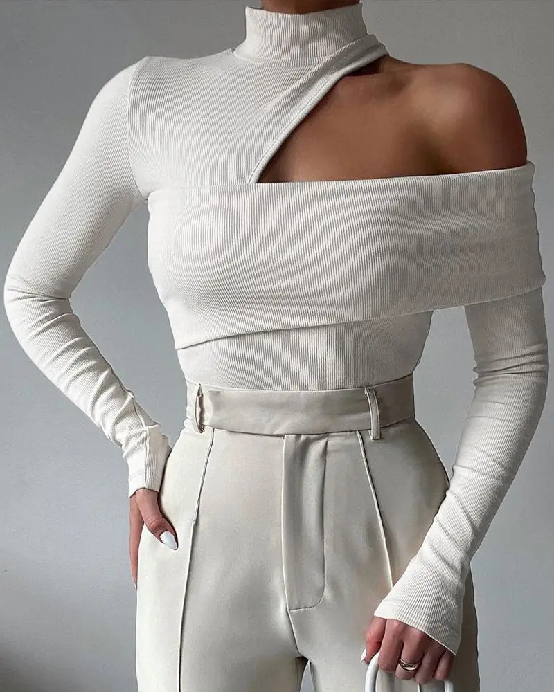 

Women's Casual Long Sve oulder Bared Top in Beige Color Faionable Chinese Sle Top for Autumn Season