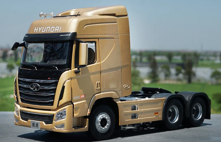 1:24 Originele Hyundai Chuanghu Tractor HYUNDAI Nieuwe Generatie Chuanghu Legering Vrachtwagen Tractor Model