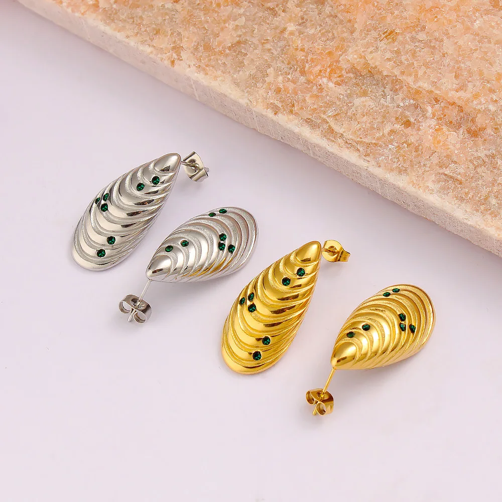 

DIY accessories European and American cross-border niche retro personality 18K gold earrings stainless steel elegant light luxur