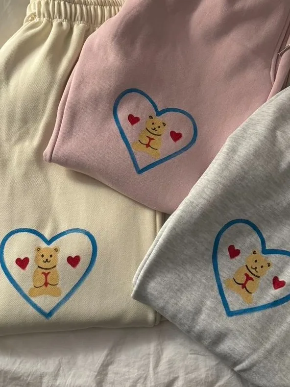 بنطلون رياضي فضفاض مبطن بالصوف بتصميم عتيق مع رسومات الفراشات اللطيفة وعقدة وقلب كريمي اللون، بنمط الشارع للنساء، سميك لربيع ...