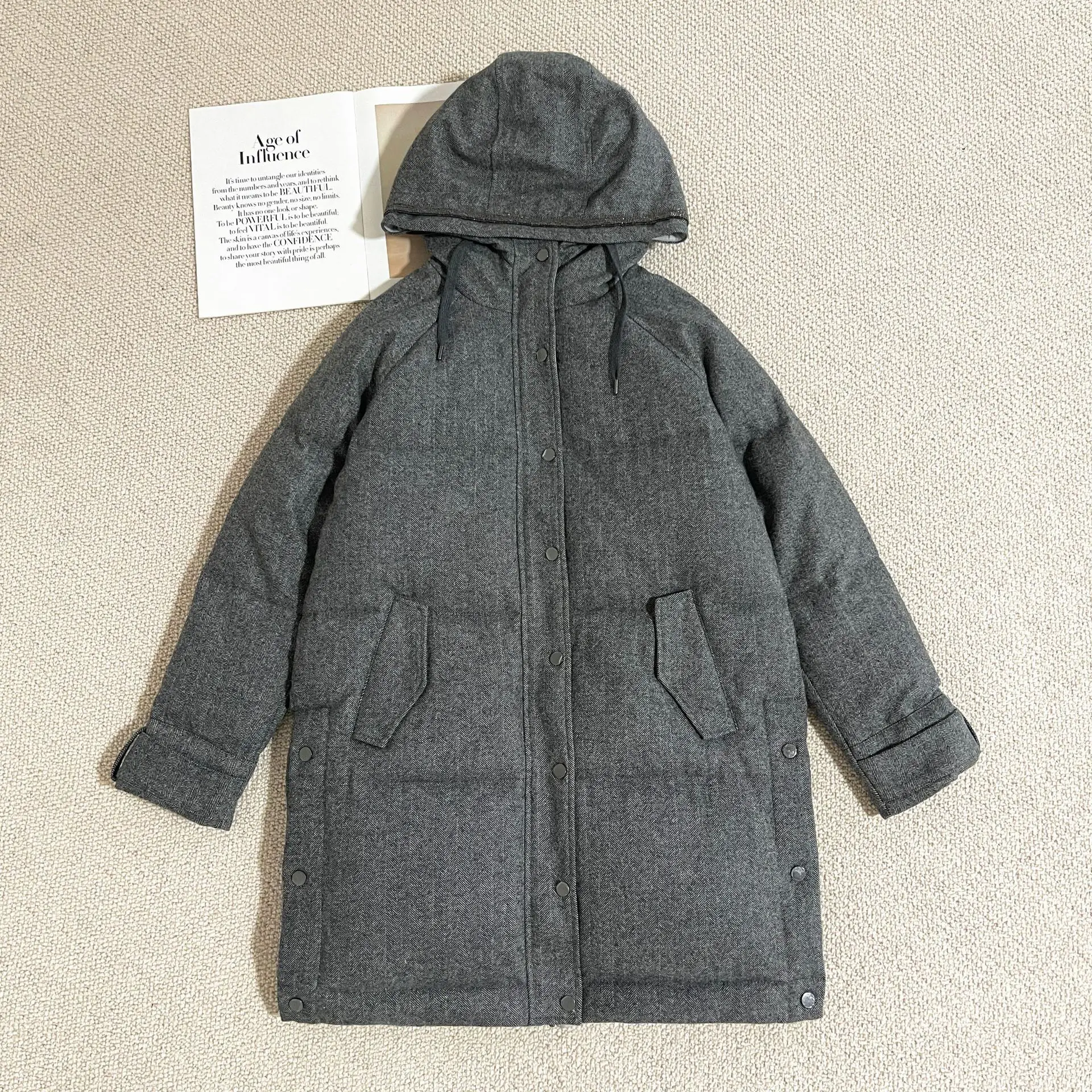 

Cashmere, Wool, And Silk Blend Hooded Down Jacket With Beaded Chain Trim And Drop-Shoulder Sleeves For A Flattering Silhouette