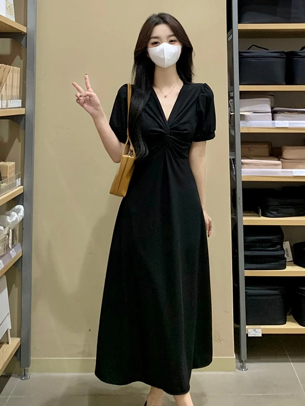 

plus Size Hepburn Style Short Black Dress V-Neck Knitted Long Dress Slimming Waist Design Summer New Arrival Korean Fashion