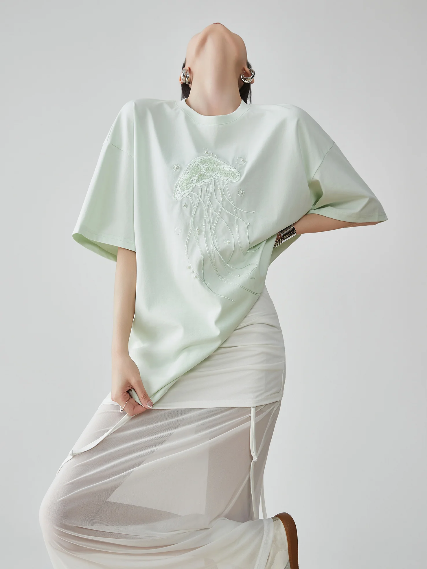 

Женская свободная повседневная футболка с вышивкой в технике тафтинг, круглым вырезом и коротким рукавом, уникальный красивый топ в корейском стиле