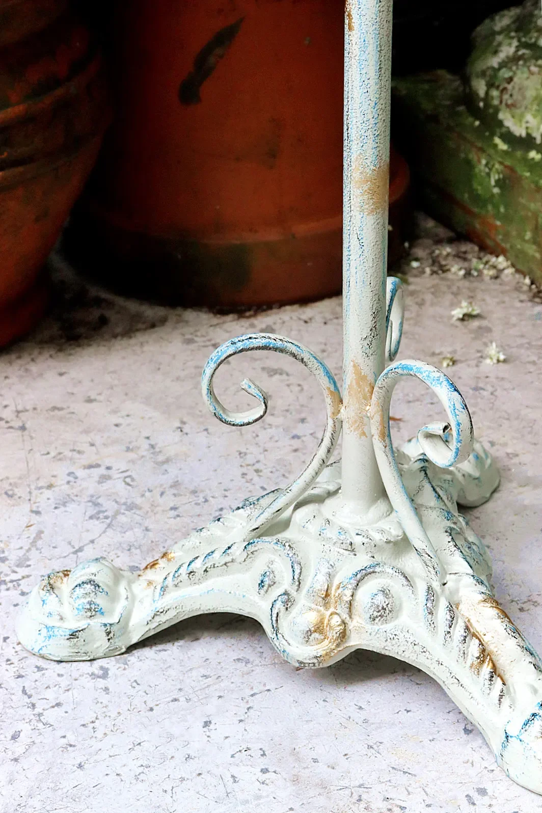 Vintage Do Old Stand for Flowers Iron Art Floor Plant Shelves Balcony Decoration Storage Shelf Stable Durable Indoor Gardening