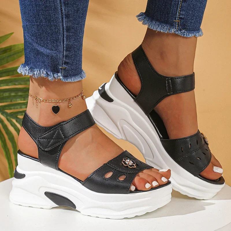 

Женские сандалии на массивной платформе с цветочным декором, лето 202, пляжные сандалии на толстой подошве, женские черно-белые сандалии на танкетке De Mujer