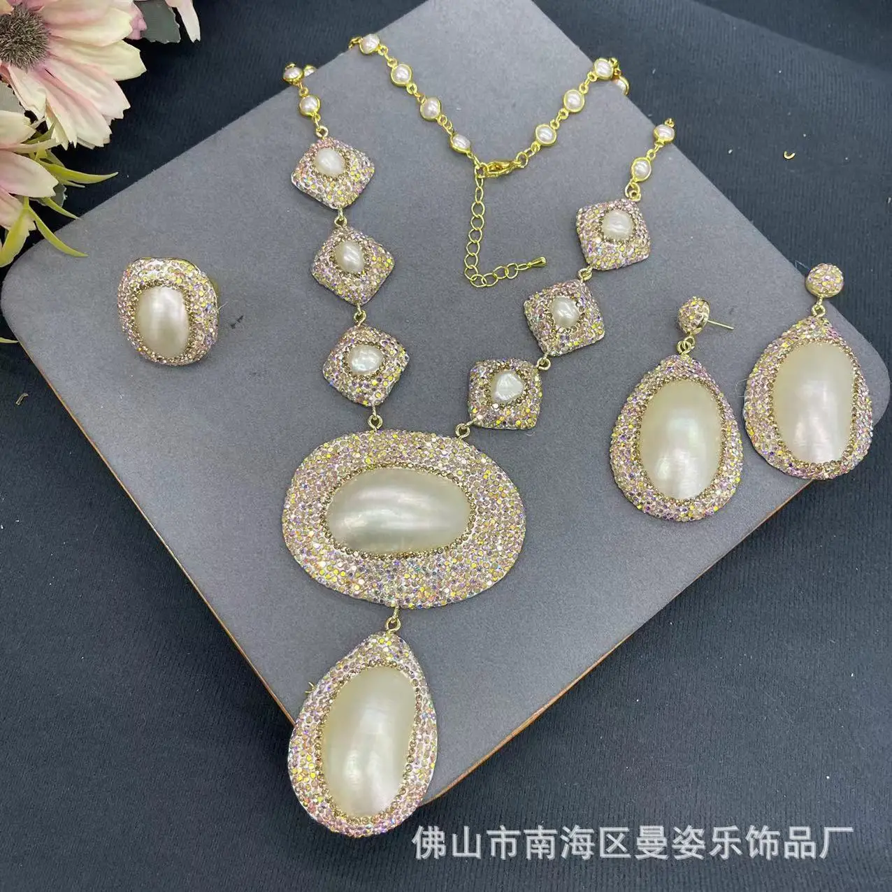 

Ore natural Mapei freshwater pearl set inlaid clay point crystal European natural stone vintage three-piece jewelry