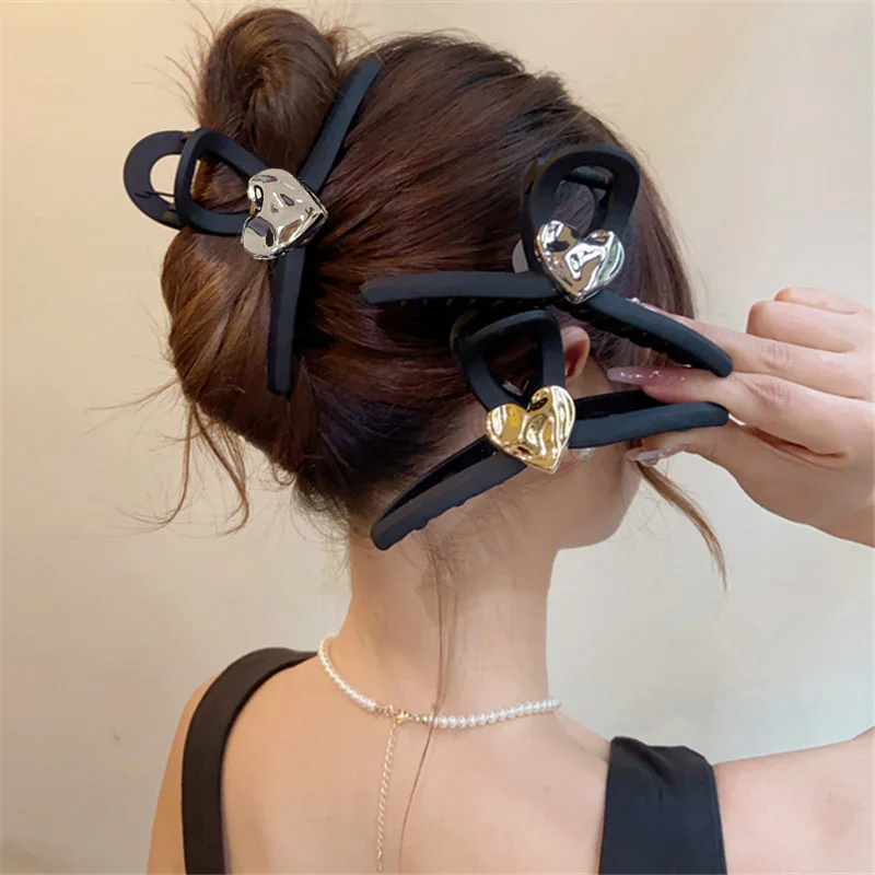 Matte Black Hairclip Metal Love Heart Claw Hair Clip for Women Korean Popular Hair Accessories 2023 New Shark Clips Large Size