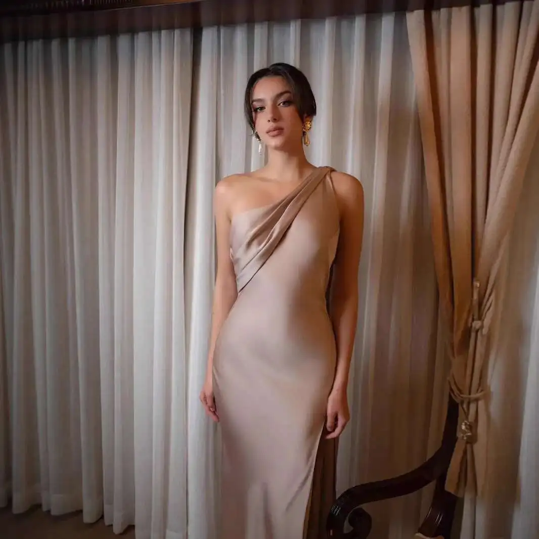 2025 nuevo vestido de satén de gama alta cola de pez banquete ajustado y temperamento adelgazante vestido de alta sociedad hombros inclinados para mujer