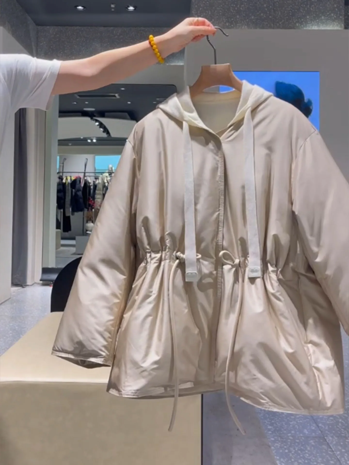 Cor champanhe feminino para baixo jaet luxo sensação com cinto cintura design de comprimento médio inverno outerwear sli casaco de fibra poli