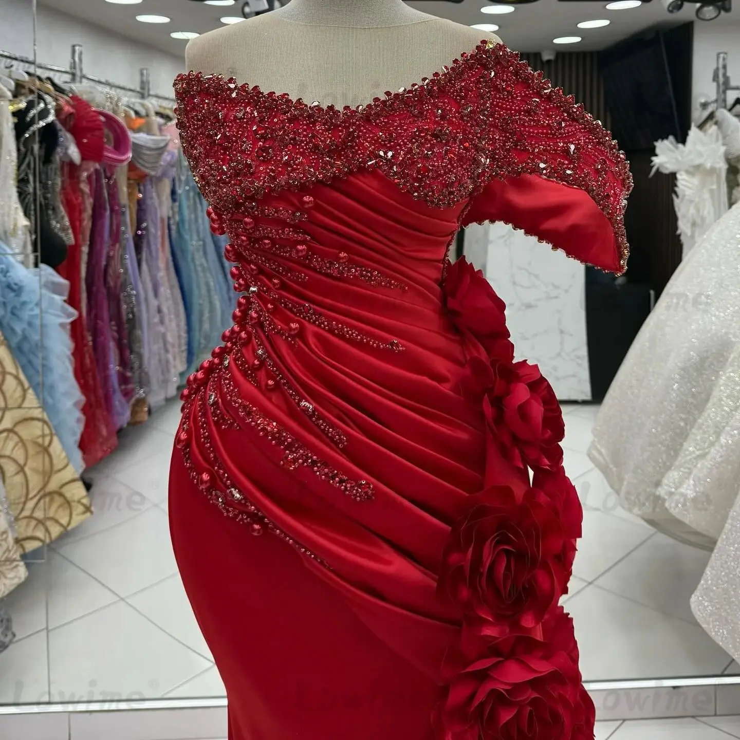 2025 Red Handmade Flowers Long Side Train Prom Dresses Customized Beaded Pearls Mermaid Arabic Evening Gowns Wedding Party Dress