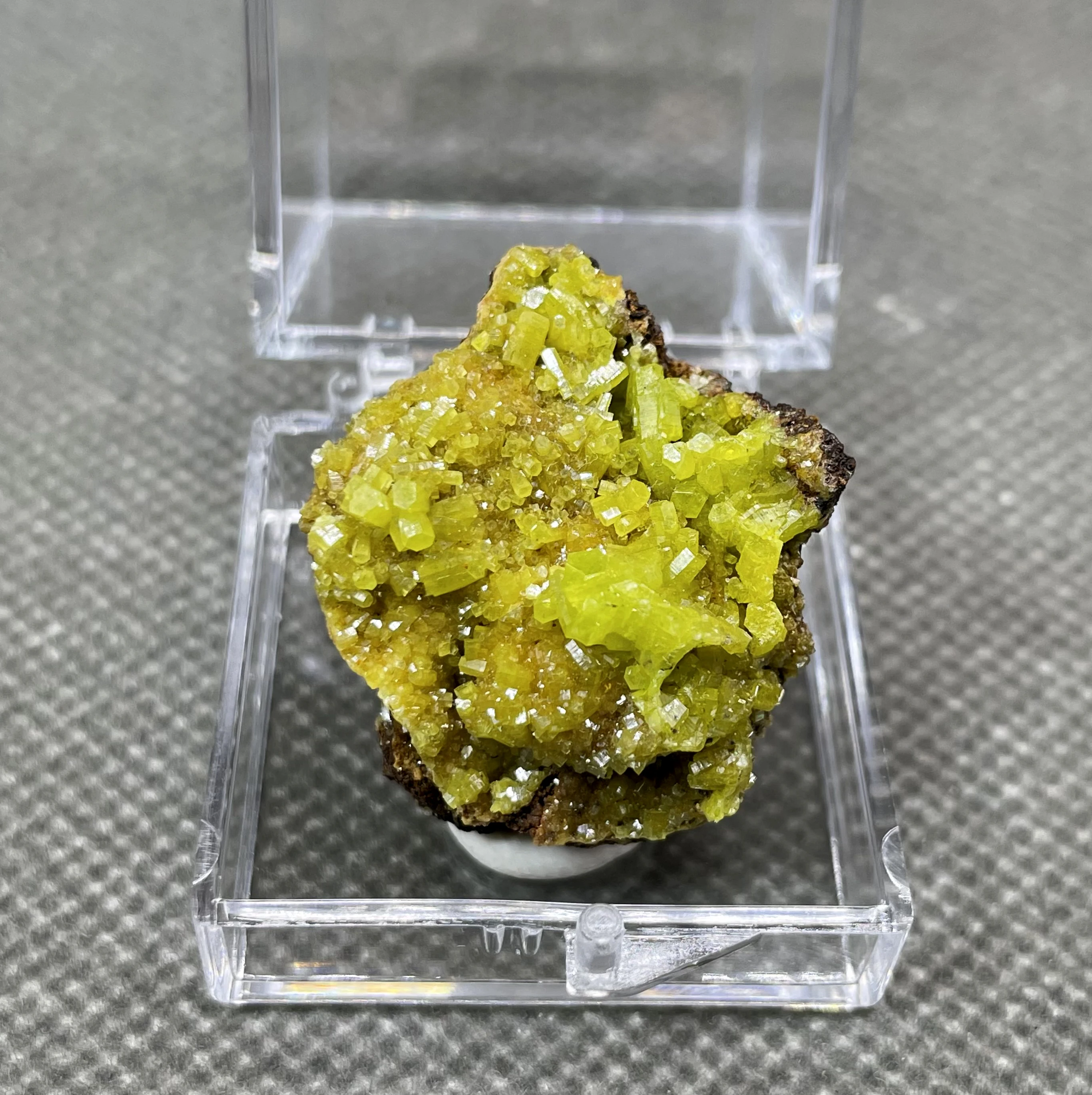 NEW! 100% Natural Pyromorphite mineral specimen stones and crystals collection gemstones quartz (box size 3.4 cm)