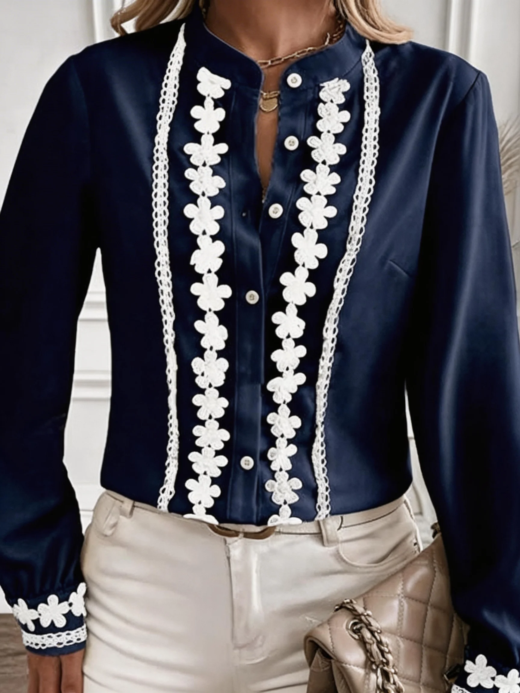 

Женская блузка в европейском стиле, темно-синяя, с вышивкой, воротником-стойкой, длинными рукавами, приталенного кроя, элегантная, подходит для делового стиля.