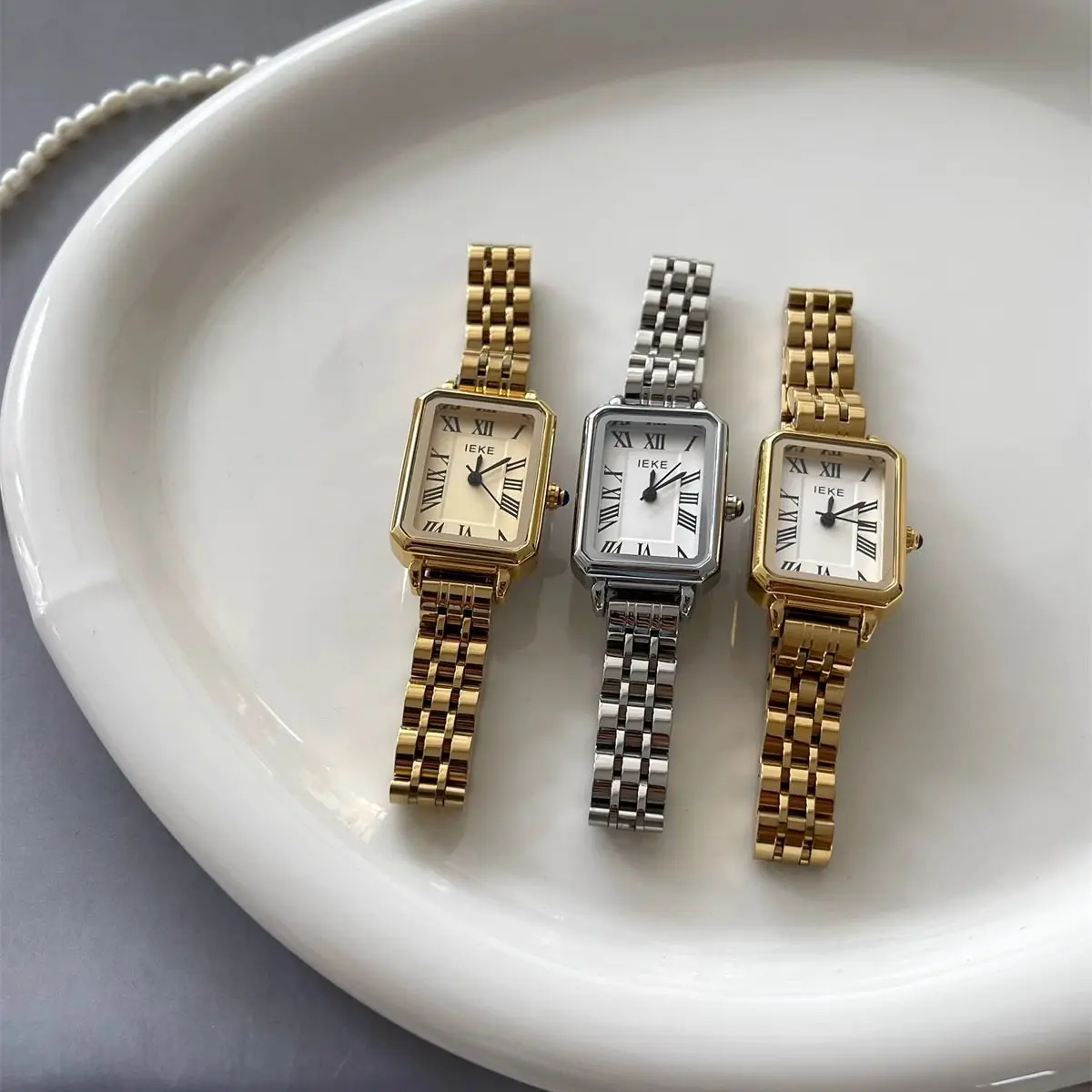 New Stainless Steel Gold-Tone Watch With A Thin Strap, Elegant, Sophisticated, And Minimalist Design, A Perfect Gift For Women.