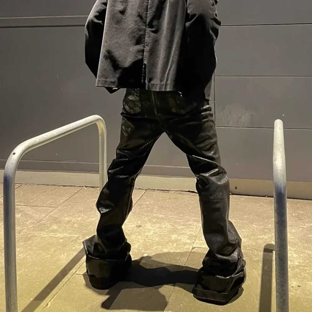 2025 streetwear preto cera couro strecth jeans para homens ropa hombre baggy y2k calças flare oversized calças jeans retas