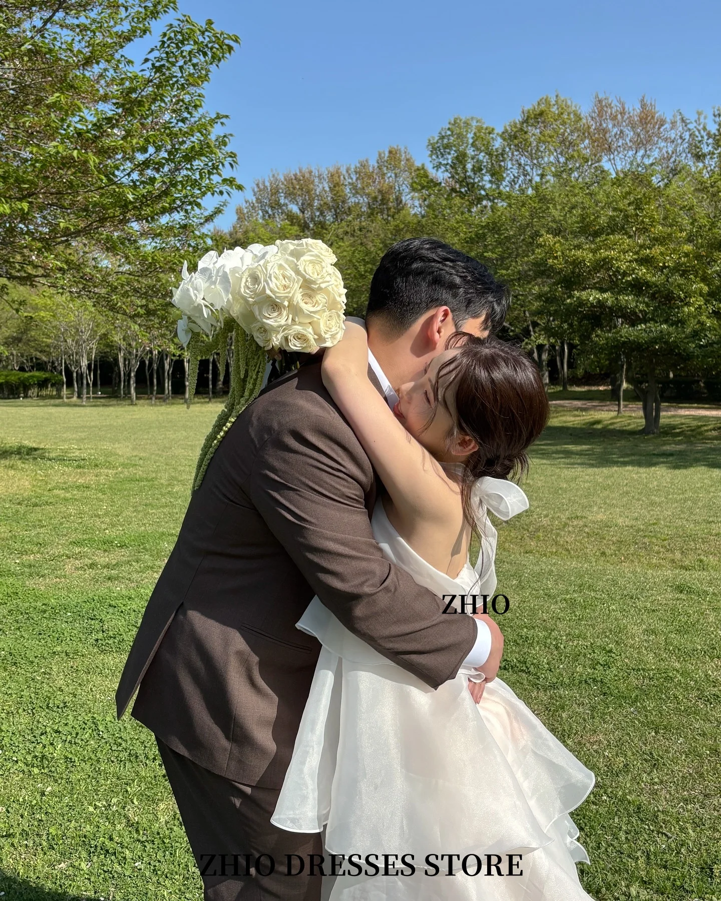 ZHIO فستان زفاف نسائي فضفاض أبيض الطبقات فستان زفاف كوري خارجي لالتقاط الصور فستان زفاف بدون أكمام فستان طويل مخصص