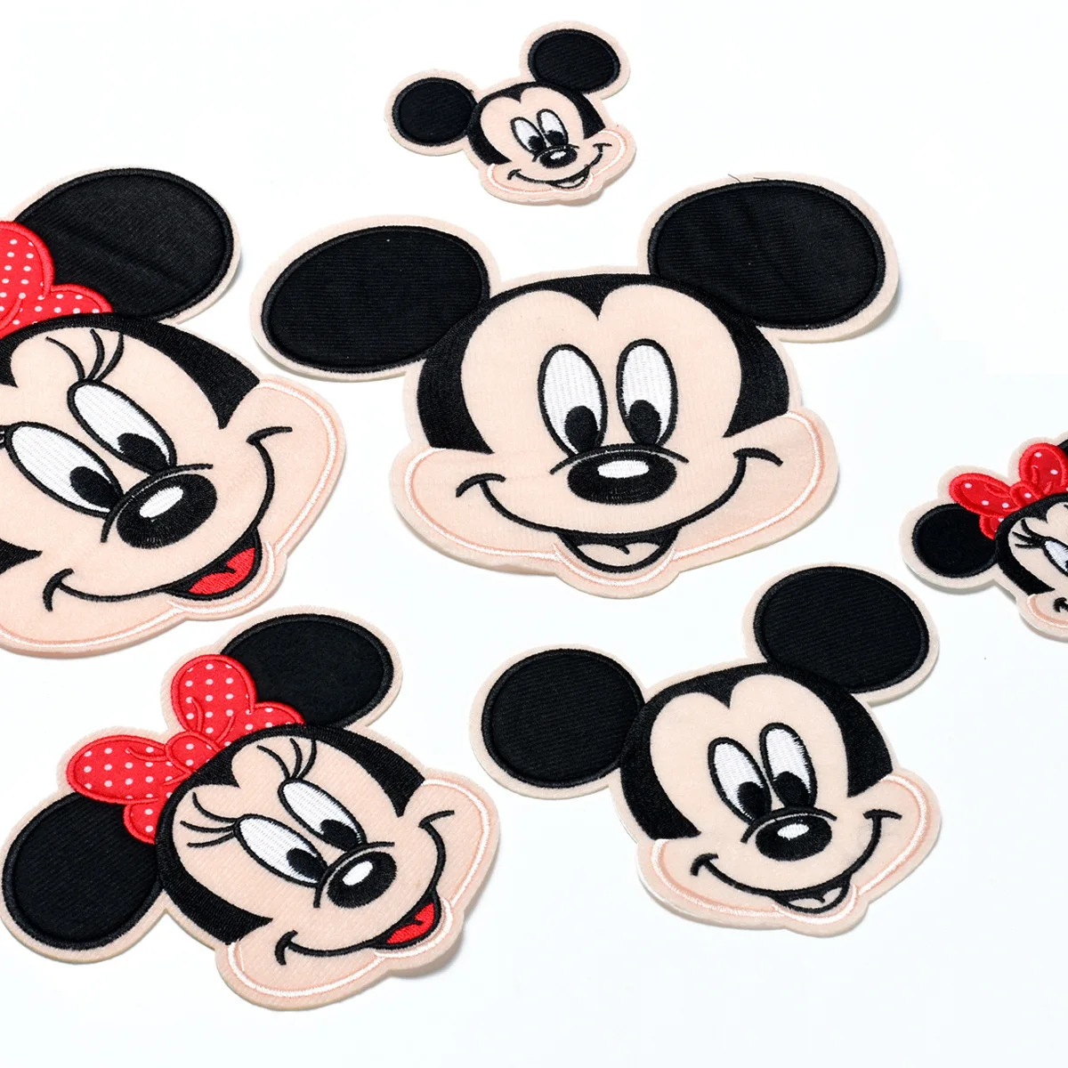 1Pcs Miniso Disney Mickey Minnie Embroidery Repair Patches Bag Jacket Jeans Cartoon Iron On Patches for Clothes Glue Sticker