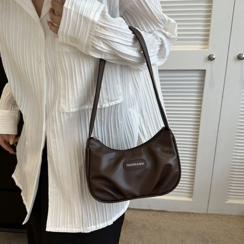 Bolso de hombro de media luna de PU, bolso para teléfono con letras, bolso para axila estilo Y2k, bolso de maquillaje de gran capacidad para lápiz labial, bolso de compras de cuero