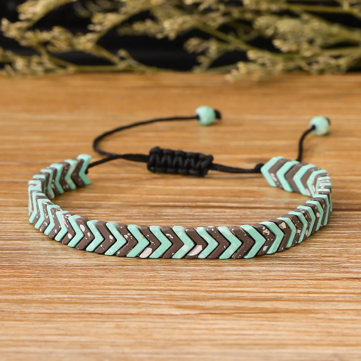 Feiner Schmuck, personalisiertes Naturstein-Armband für Männer, verstellbar, handgewebt, einzigartiger zierlicher Pfeil, schwarze Perlen-Hämatit-Armband