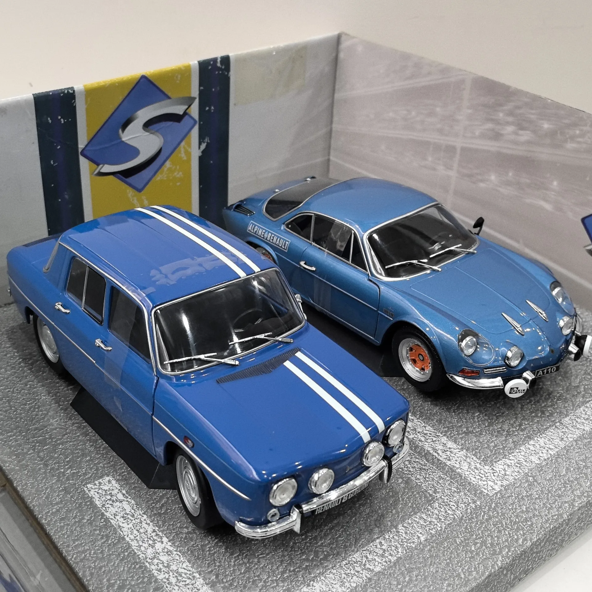

Diecast SOLIDO 1/18 Scale PACK A110 8 RENAULT Alloy Car Model Collectible Toy Gift Souvenir Display Ornament