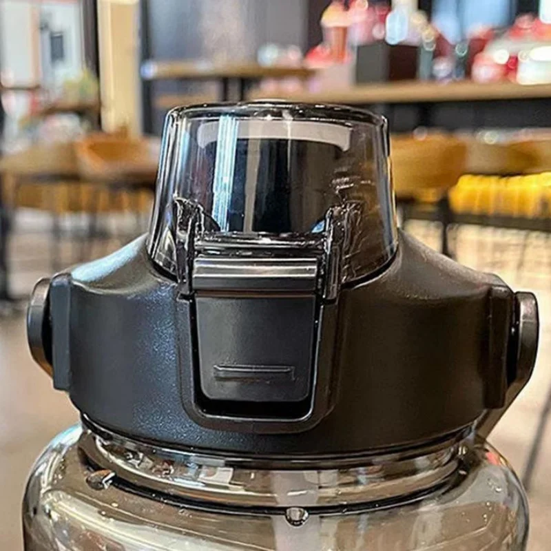 Butelka na wodę sportową 2L ze słomką Przenośna butelka na wodę o dużej pojemności Fitness Bike Cup Letni dzbanek na zimną wodę z znacznikiem czasu