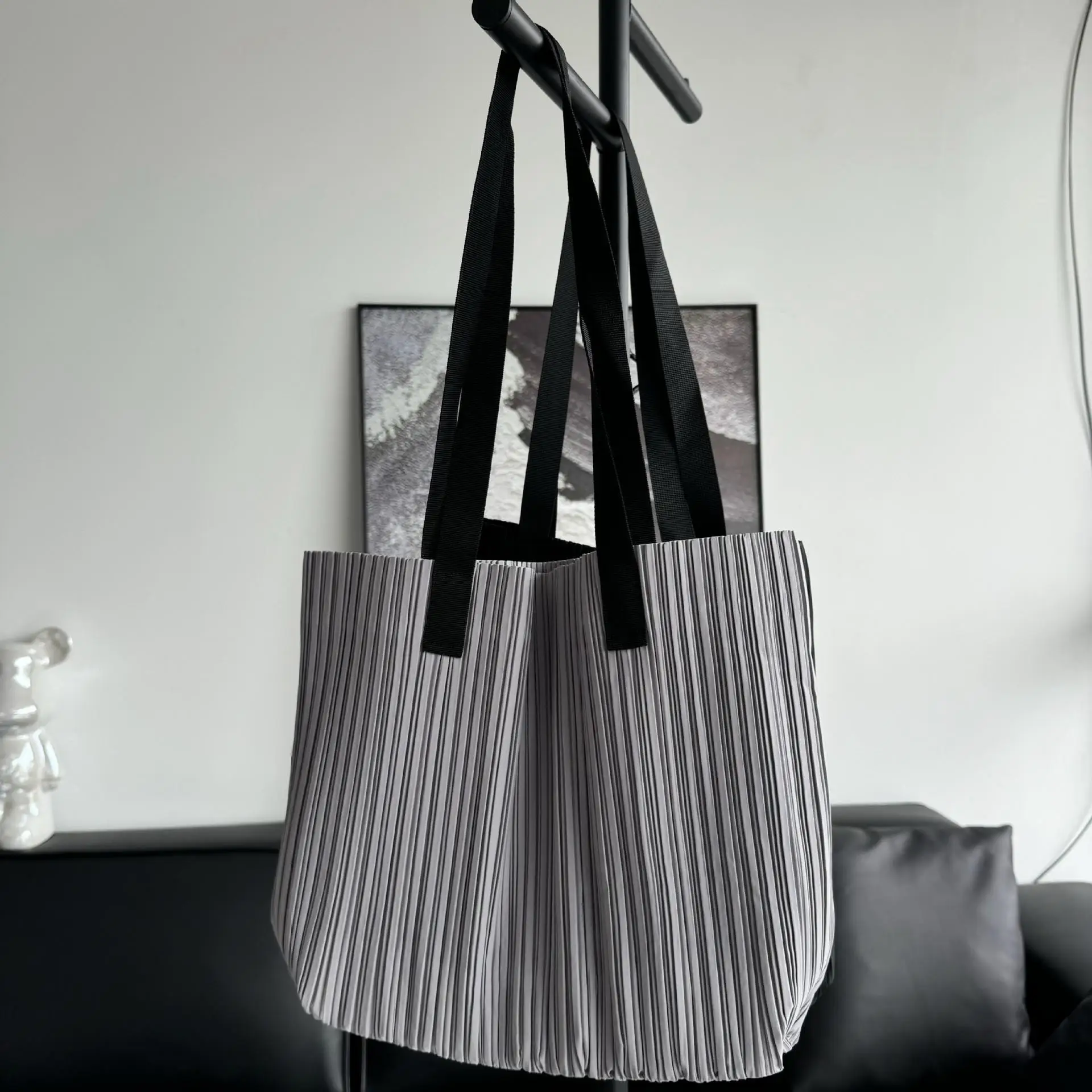 

Miyake Ретро Универсальная мода Минималистичный стиль Старший дизайн Sense Pure Color Досуг Сумка для планшета и телефона 2025 Новая сумка на плечо