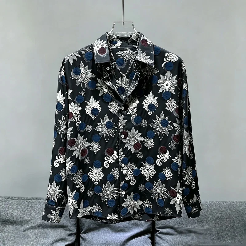 Simple polka dot and snowflake print men's long-sleeved shirt, loose fit, mature and casual style with a turn-down collar.