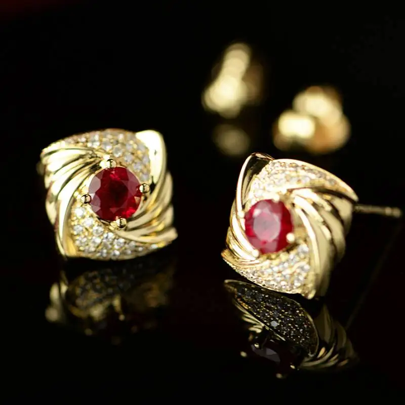 Huitan Luxus Frauen Gold Farbe Stud Ohrringe Intarsien Glänzend Rot CZ Edle Hochzeit Engagement Zubehör Fashion Party Chic Schmuck
