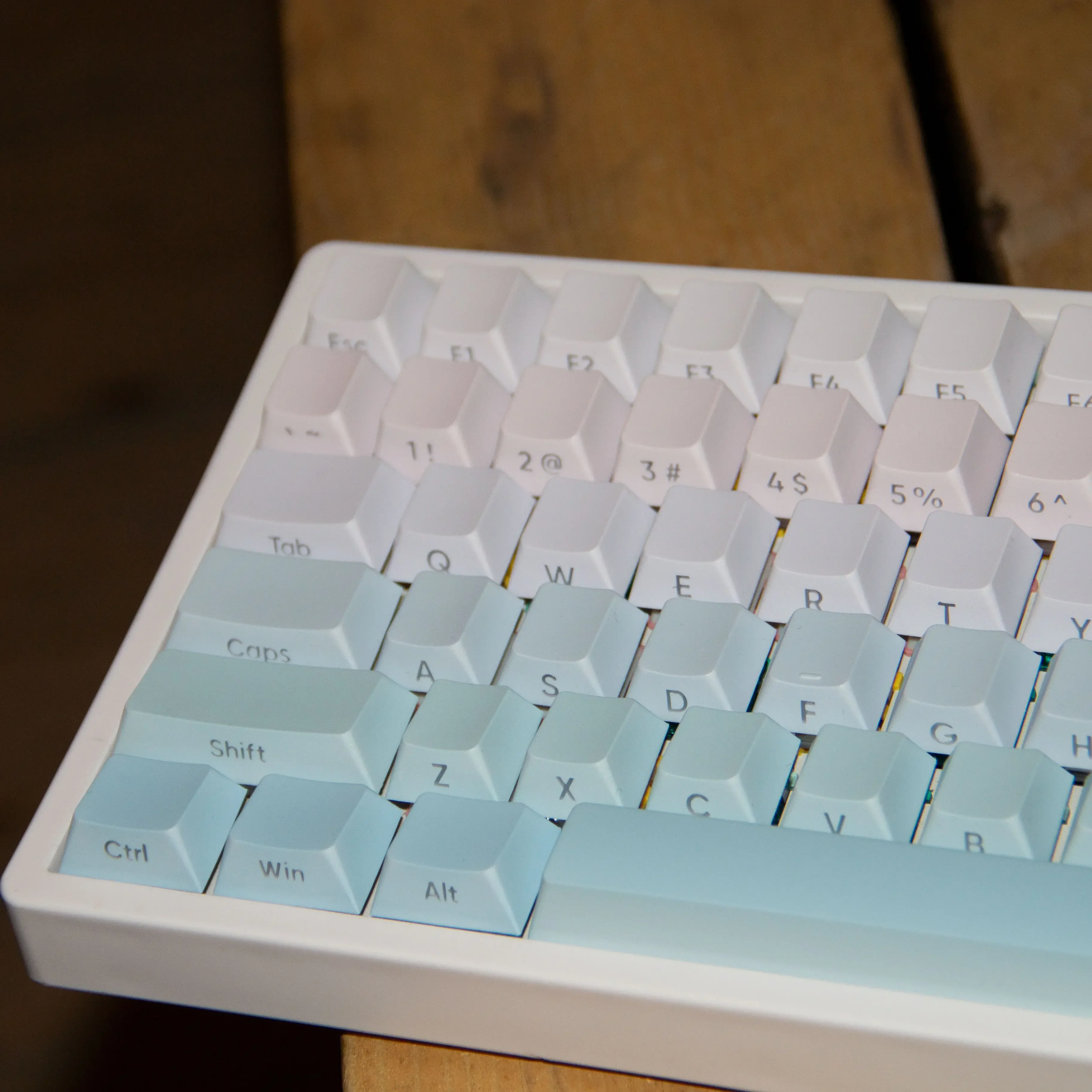 Gradual change is engraved side engraved light-transmitting keycaps, mechanical keyboard PBT keycaps, five-sided hot sublimation