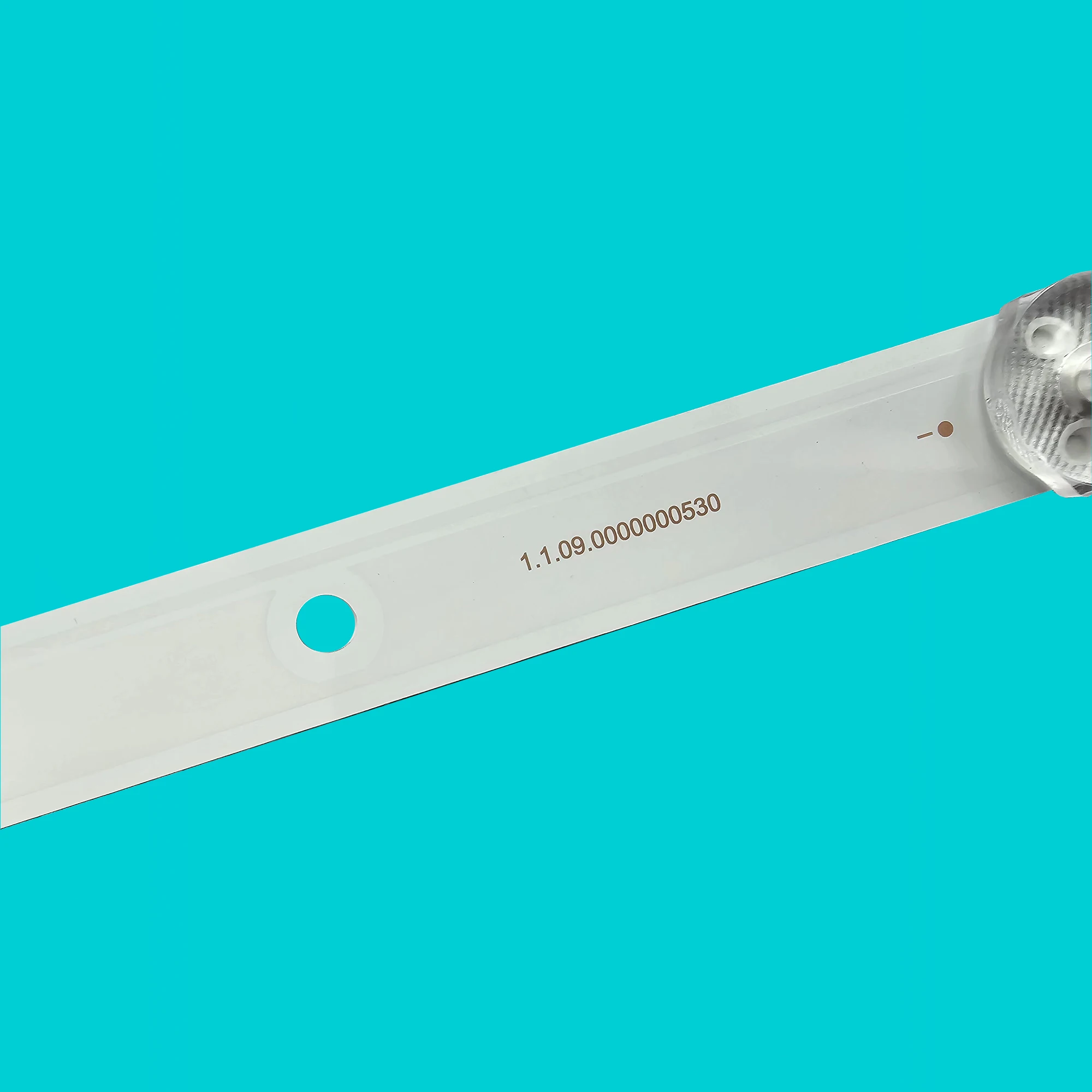 Pasek podświetlenia LED do Tira 5. LEDL9B5V3W4 1.1.09. 000000530 K50DLH8US L10B5V2W4 3.2-3.4V 195-200LM 14000K