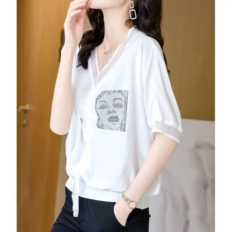 Chemisier imprimé visage pour femmes, mode coréenne, manches chauve-souris, ample, col en v, hauts ajourés, Design féminin, chemises à cordon de serrage, nouvelle collection été
