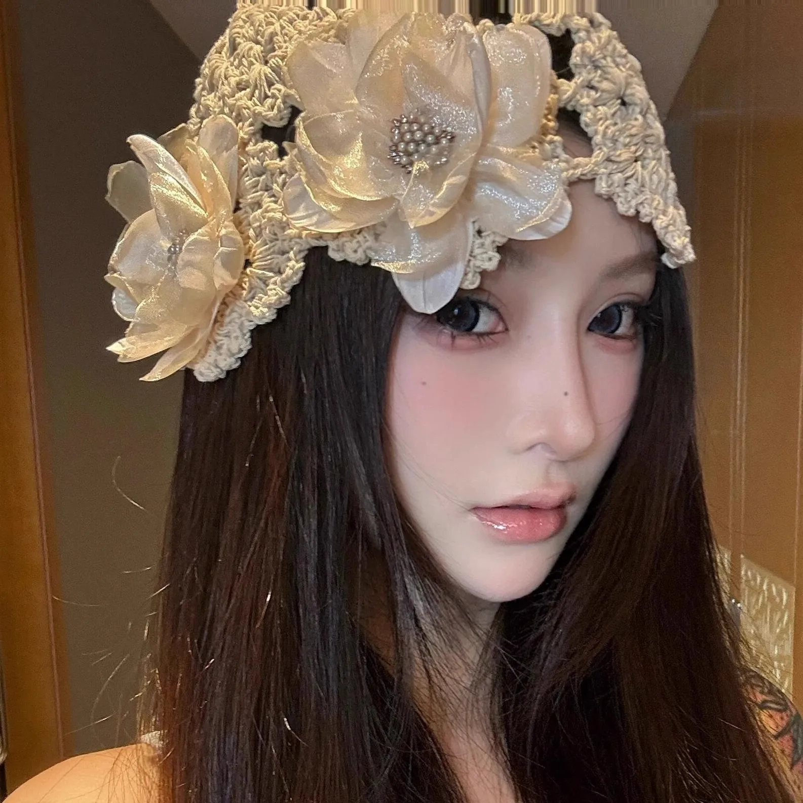 

Нишевая ретро литературная пуловерная шляпа с жемчужным цветком, женская вязаная вручную полая сумка, вязаная крючком, головной убор