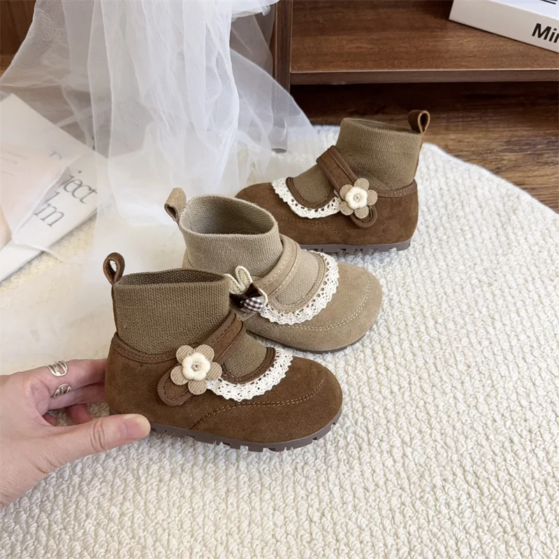 

Детские повседневные ботинки для девочек с милыми цветами, универсальные, с круглым носком, модель 2026 года, новые, мягкая подошва, модные.