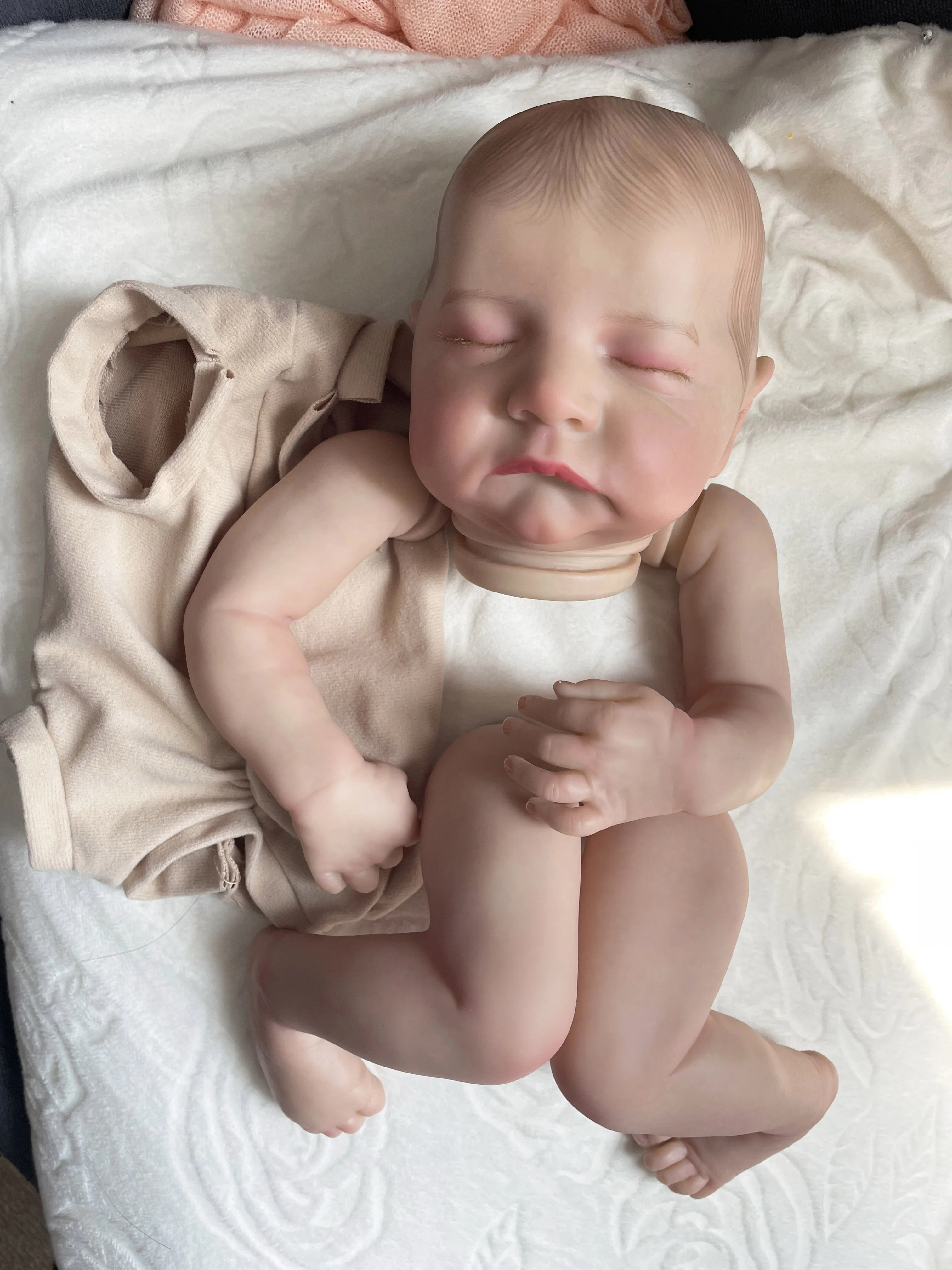 19 inch Levi Slapen Reborn Doll Kit Levensechte 3D huid Meerdere Lagen Schilderen Pop Onderdelen Met Zichtbare Aderen Hand tekenen Haar