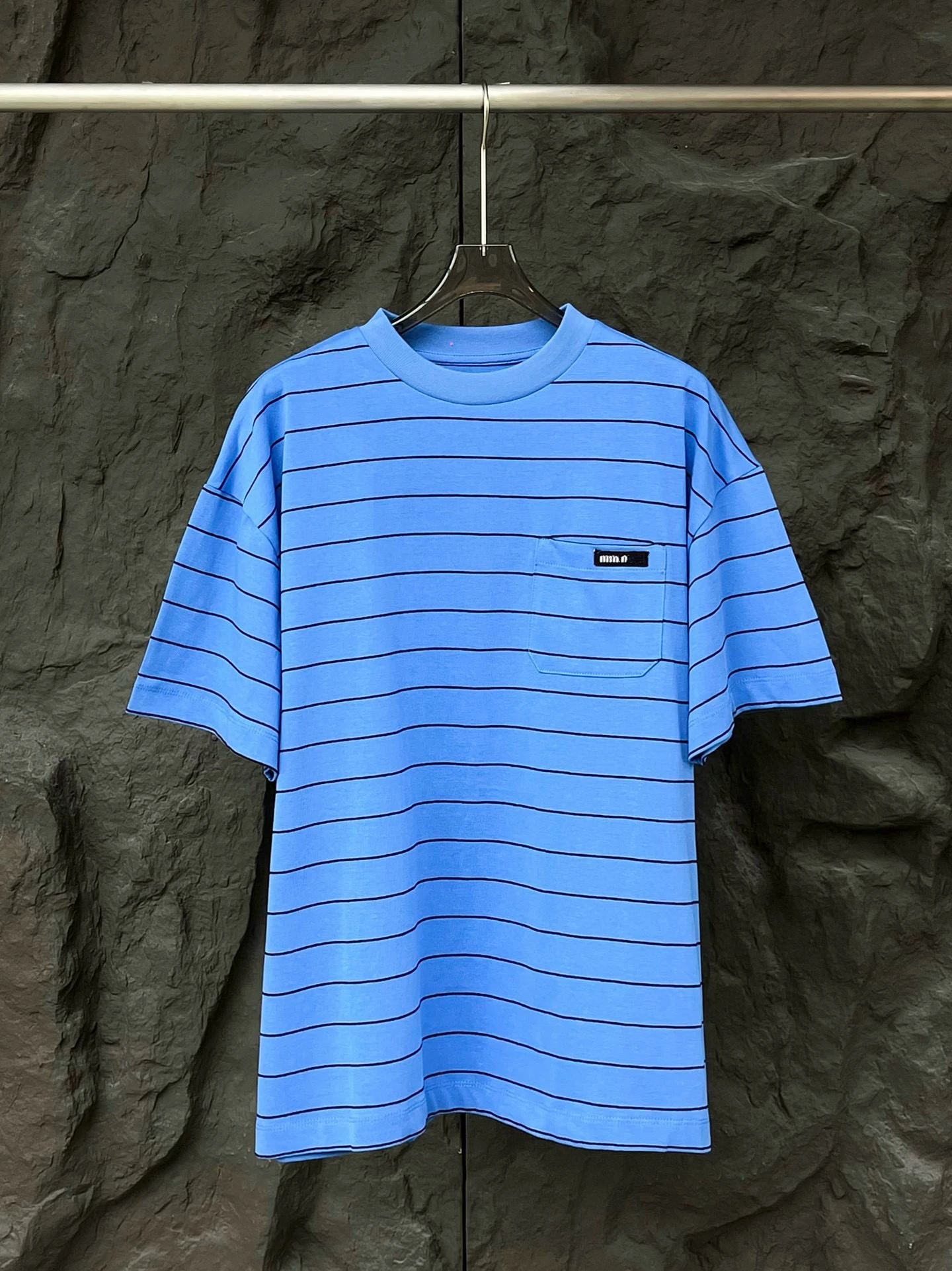 

South Oil Ceiling Miu Women's ort Sve T-irt Striped Color Blo Logo Patch Summer 2025 Casual Faion Top
