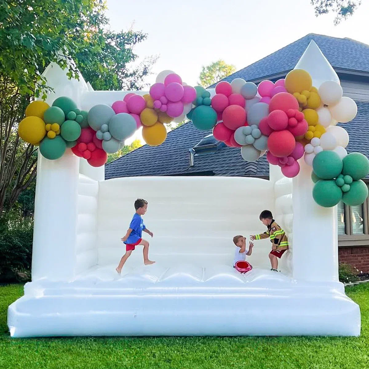 Maison de rebond blanche en PVC de 13 pieds avec souffleur pour enfants/fête d'anniversaire/halloween/événement de fête de noël