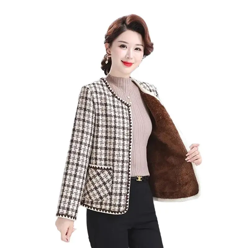 Winter 2024 New Online Celebrity Explosions Black And White Warm Ladies Coats Added Velvet Padded Mother Cotton-Padded Coat