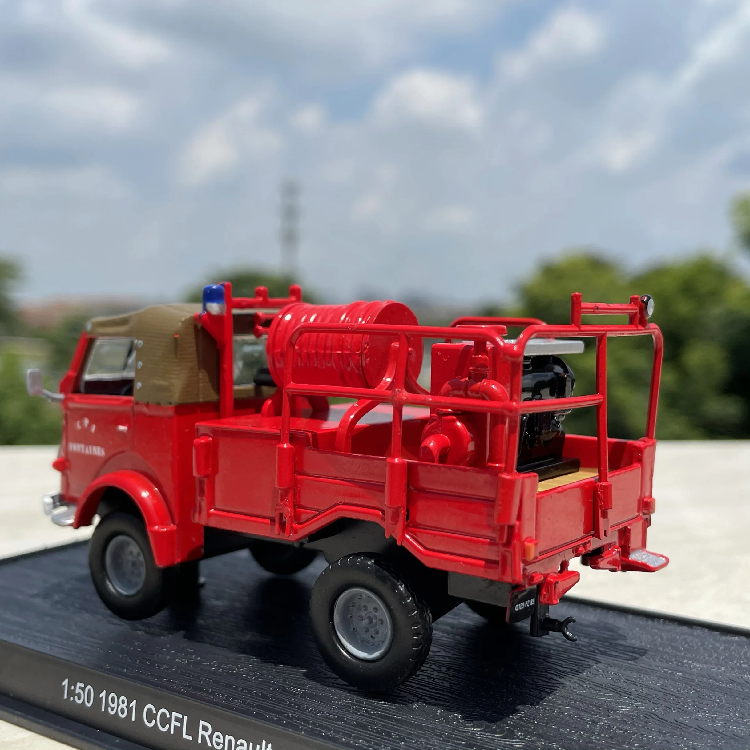 Diecast escala 1:50 Renault motor de bomberos coche en miniatura de aleación juguete coleccionable regalo recuerdo adorno de exhibición