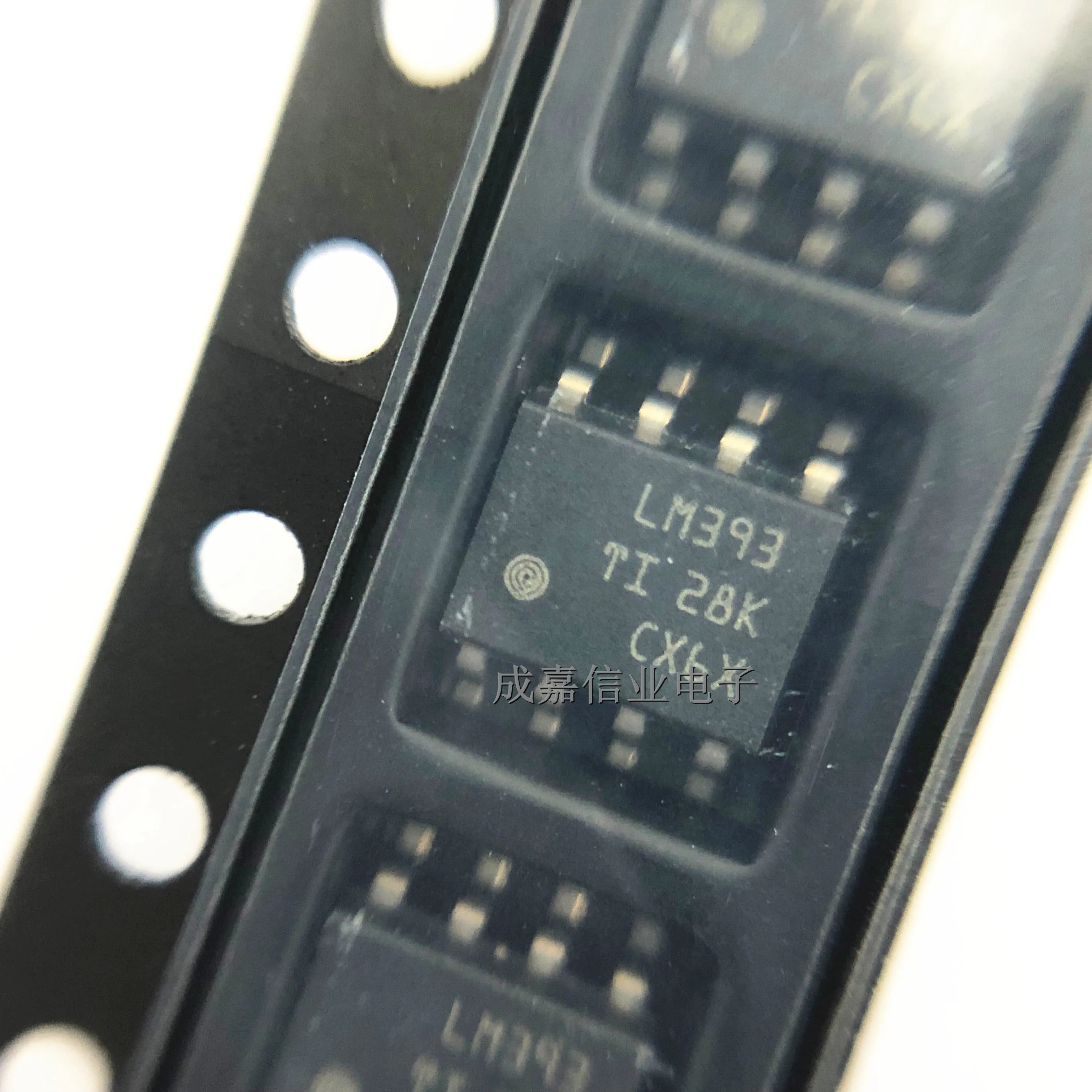 100pcs/Lot LM393DR SOP-8 LM393 Analog Comparators Dual Differential Operating Temperature:0 C-+ 70 C