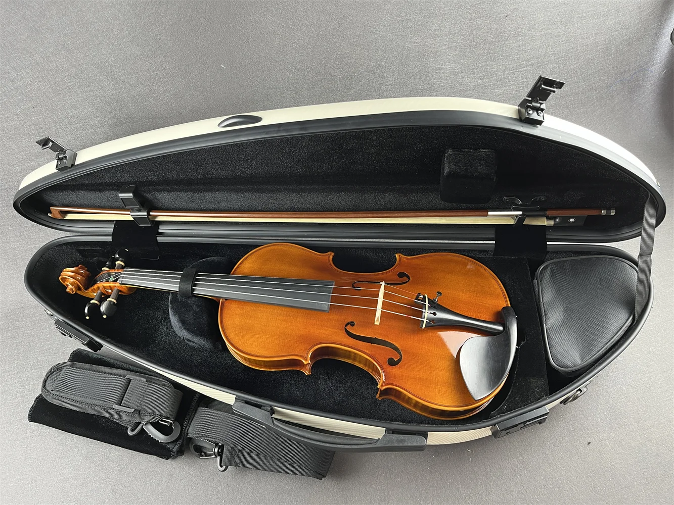 

WHITE Stylish Carbon Fiber Violin case 4/4 Size/ Camber Model Super Sturdy w/ Number Lock Quality Gurantee