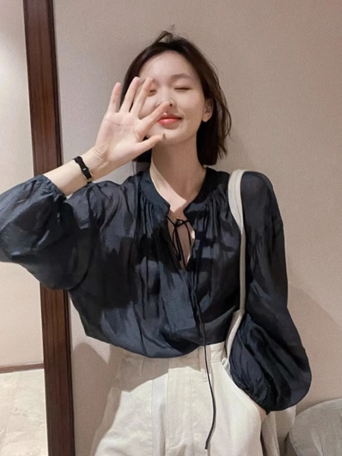 Top Feminino de Verão Fino, Estilo Coreano, com Cinto, Semi-Aberto, Gola Redonda, Design Elegante e Sofisticado, para o Dia a Dia