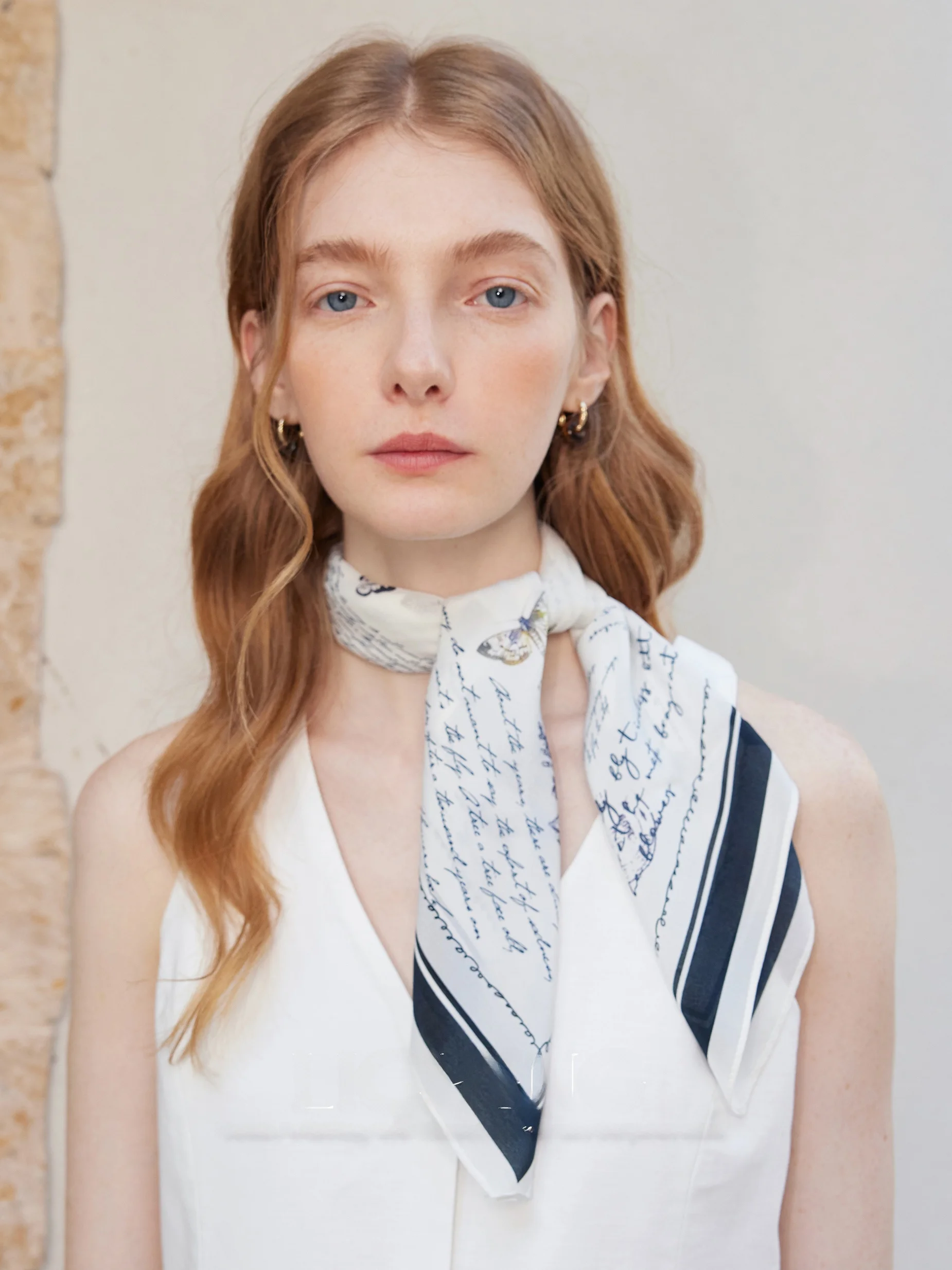 エレガントな白いシルクスカーフ薄い二重ガーゼ加工バタフライダイアリー女性用春秋シーズン通気性多機能スクエアショール